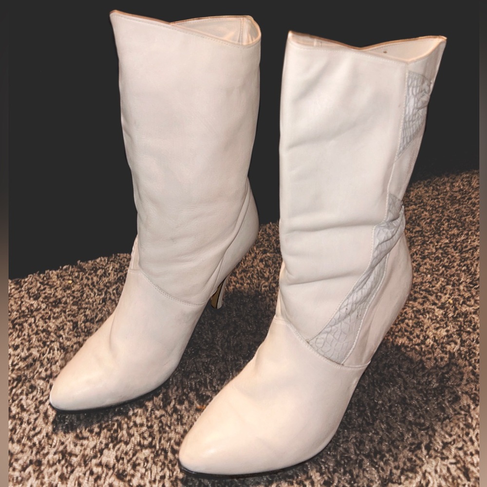 Vintage 80’s/90’s white heeled boots. Wild Pair brand. Made in Yugoslavia. Size9